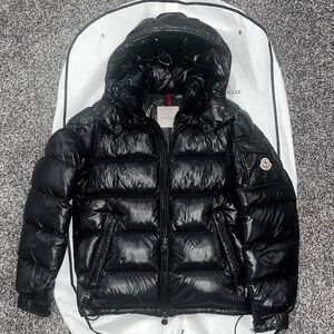 Moncler (Maya Short down Jacket)